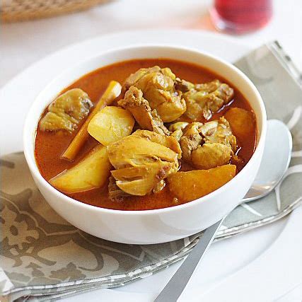 Chicken Curry with Potatoes (Easy and Authentic Recipe!) - Rasa Malaysia