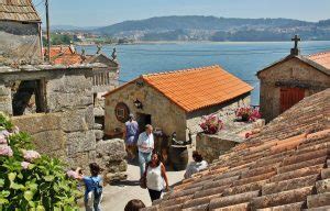 Qué ver y hacer en Combarro pueblo con hórreos y cruceiros en Galicia