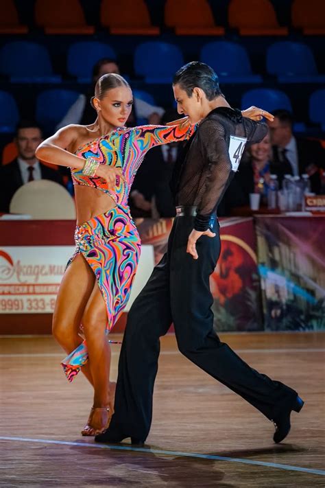 Пин от пользователя Veronica Fardelli на доске Latin dresses в 2024 г ...
