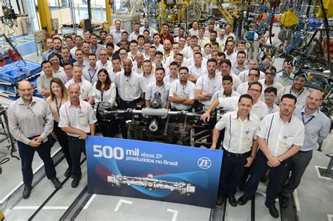 zf comemora  mil eixos produzidos  brasil portal  carreteiro