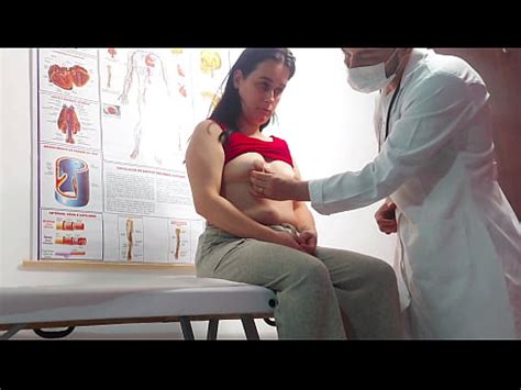 Un gynécologue introduit son doigt dans l anus de sa patiente et la baise XVIDEOS