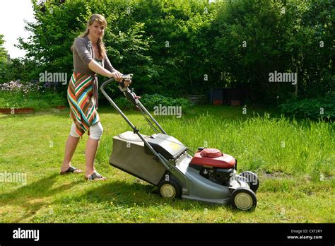 Woman Pushing Lawn Mower Hi Res Stock Photography And Images Alamy
