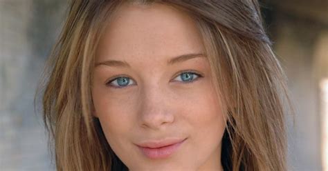 10 Hot Sexy Eloise Smyth Bikini Pics