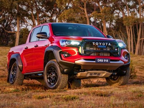 Hilux Gr 2023 عالم السيارات السعودي