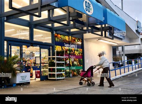 Los Angeles Usa 5th Apr 2024 A Shopper Walks Into A 99 Cents Only