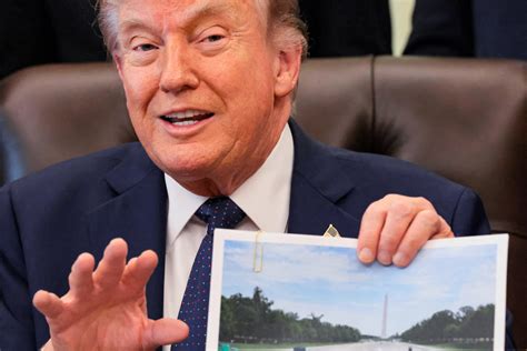 Trump Gives Filthy Reflecting Pool A Facelift Near Lincoln Memorial