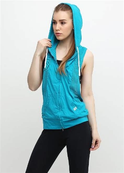 Спортивная жилетка с капюшоном есть в 2 цветах и размерах от бренда ...