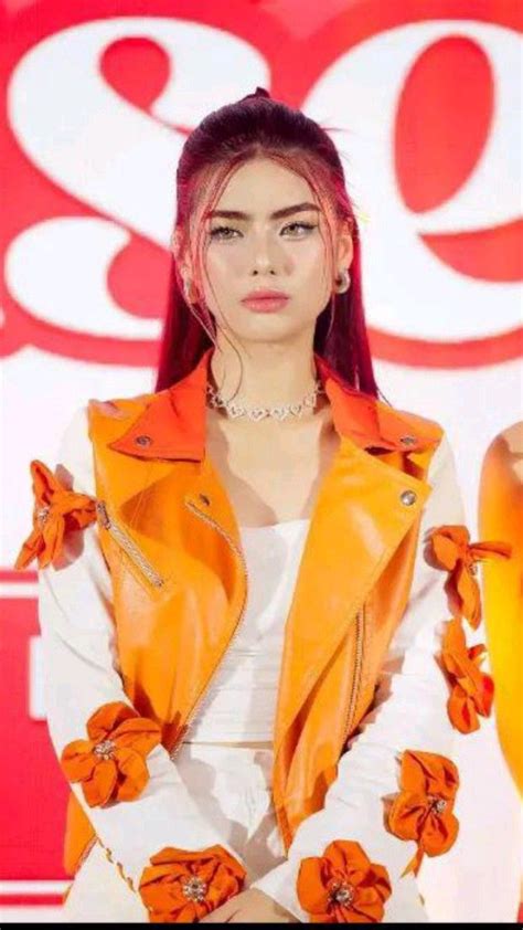 Bini Mikha Tiktok Style Pretty Brunette Model Outfit