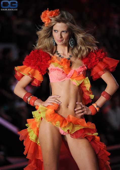 Julia Stegner Nude Pictures Onlyfans Leaks Playboy Photos Sex Scene Uncensored