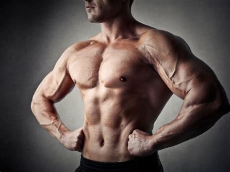 筋肉質男性のファッションコーデマッチョに似合う服を紹介 Mr Babe Media Magazin