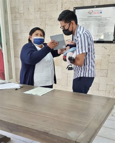 Pareja Gay Hace Historia Al Registrar Por Primera Vez A Sus Hijas En Quintana Roo