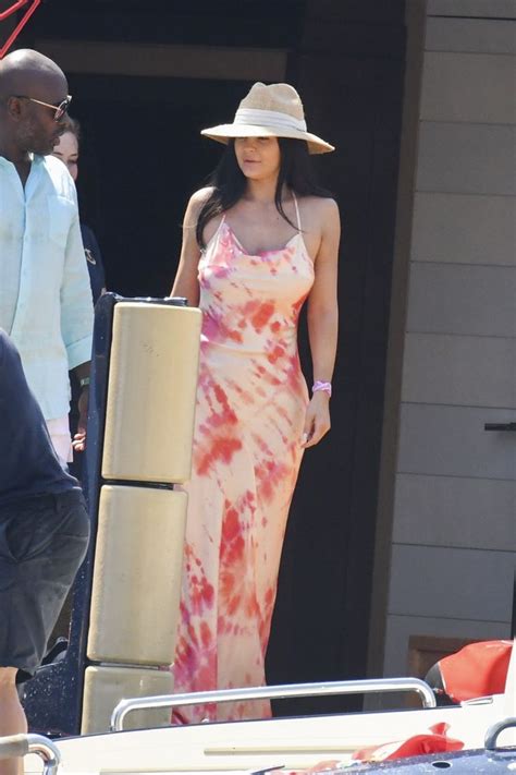 Pin By Melissa Loera On Kylie Jenner Everything Kylie Jenner Dress Kylie Jenner Blonde Kylie