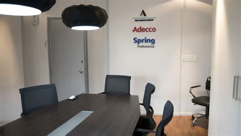 Las Oficinas De Adecco Y Sus Instalaciones