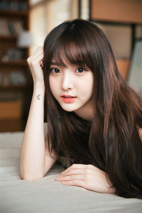 Không hổ danh hot girl hàng đầu Thái Lan Nene tung clip cover Em gái mưa bằng tiếng Việt cực ngọt