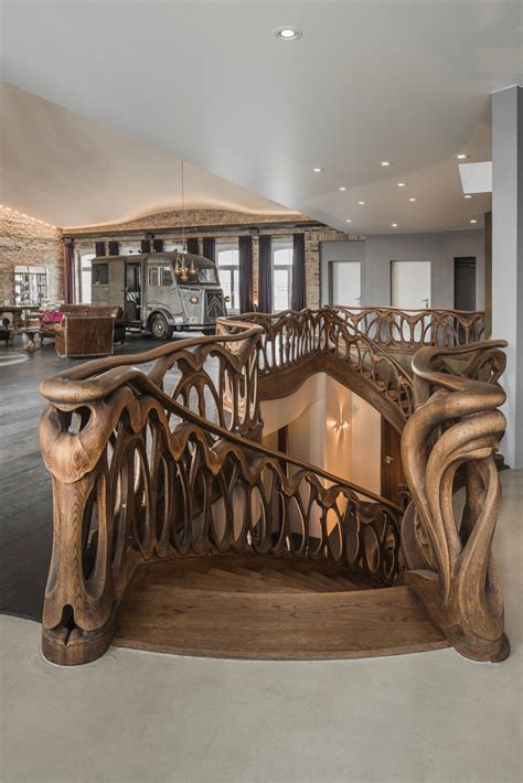 Holztreppe Bogentreppe Geländer handgeschnitzt Jugendstil Organisch RS