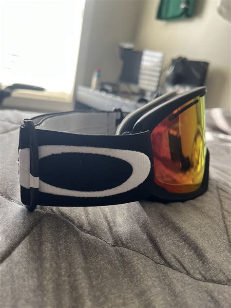 Men's Oakley Medium Ski Goggles | SidelineSwap