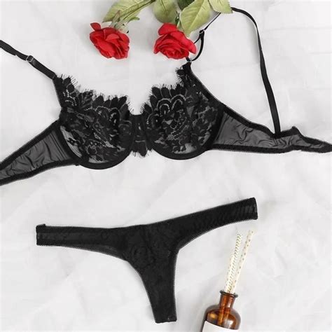 Sous vêtements érotiques Lingerie sexy de tentation de dentelle à trois points avec anneau en
