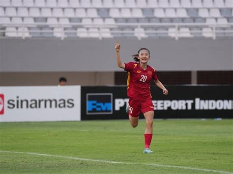 Hot girl ghi bàn trong hiệp phụ U19 nữ Việt Nam giành vé vào chung kết Đông Nam Á