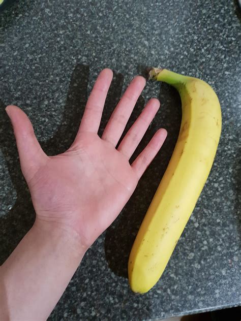 The Size Of This Banana Rmildlyinteresting