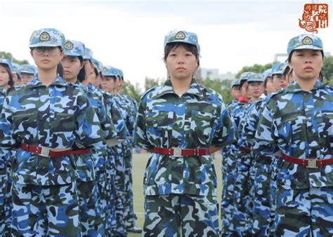 迷彩军训，青春无悔——传媒学院学子军训成果汇报展示 桂林学院（原广西师范大学漓江学院）传媒与新闻学院