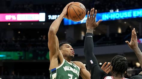 Giannis Antetokounmpo Turns It Up Late As Bucks Outlast Bulls In Ot