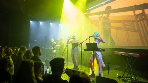 Sie Tun Was Gegen Putin Pussy Riot Im Mousonturm In Frankfurt