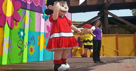 Field Trip Mom : Become a Knott's Berry Farm season passholder.