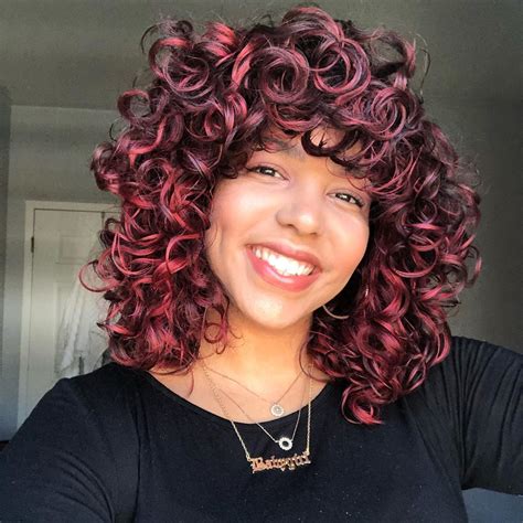Cabelo Cacheado Vermelho Vinho - Cabelo cacheado vermelho: 30 ideias + tintas e tutoriais para você