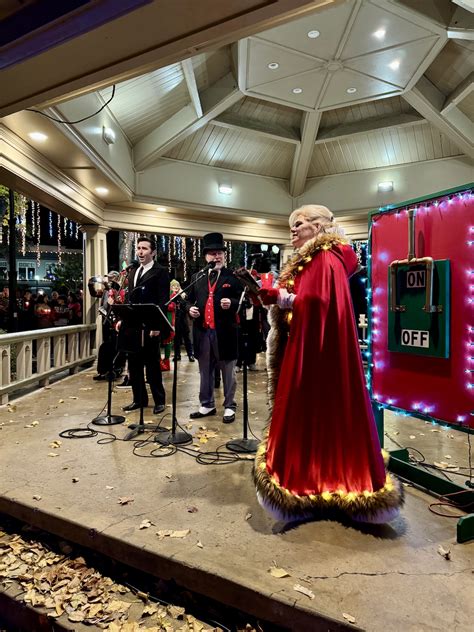 Paso Robles Lights Up The Holidays In Spectacular Downtown Display