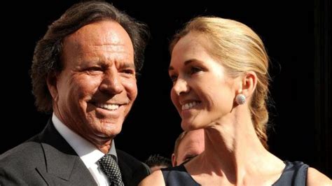 Tras Cumplir 57 Años Así De Hermosa Luce La Esposa De Julio Iglesias