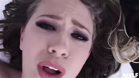 Geile Hei E Milf Krissy Lynn Streichelt Sich Bis Sie Vor Orgasmischem Vergn Gen Platzt Xhamster