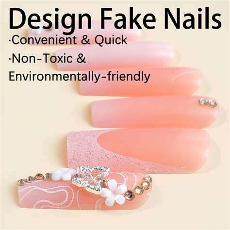 SIXDIAN Uñas postizas largas cuadradas a presión color rosa nude francés con diseños de dijes