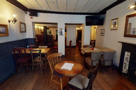 Hire The Famous Royal Navy Volunteer - Restaurant , The Famous Royal