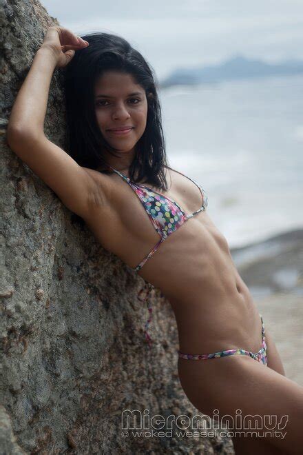 Bikini Model Lara AI Enhanced Arpoador 2820 Topaz Faceai Enhance 4x Porn Pic