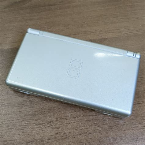 【やや傷や汚れあり】【動作品】 任天堂 Nintendo ニンテンドーds Lite Usg 001 シルバー 本体のみ 現状品 No1395