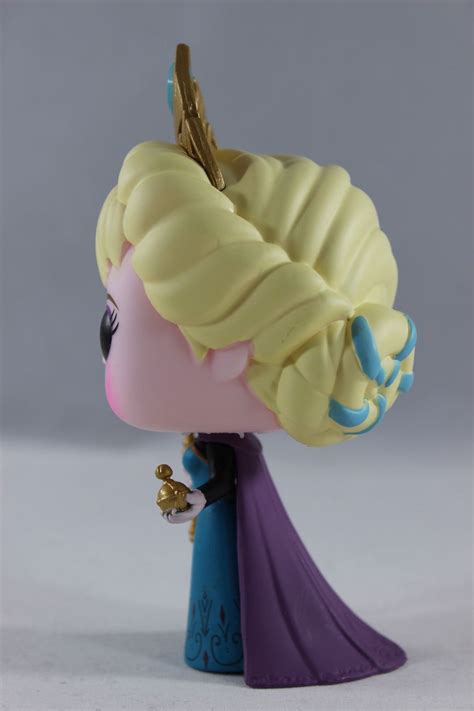 Funko POP Coronation Elsa Hot Topic Exclusive