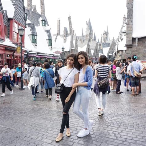 Street style du lịch ngắm thích cả mắt của sao hot girl châu Á