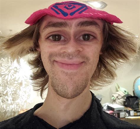 Dud What The Fuck Is This Dud This Is Fuckin Weird R Xqcow