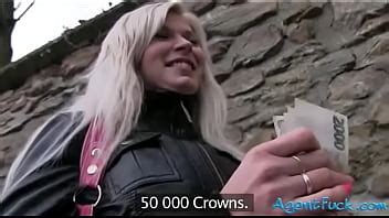 Sexy amateur Radka follada en el baño con un extraño por dinero XVIDEOS