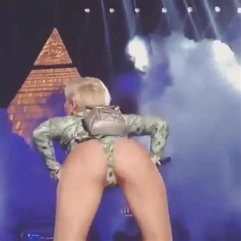 Miley Cyrus Ass Celebrity Celebrity Porn XHamster