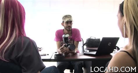 Juicy Babe Performs Dick Riding