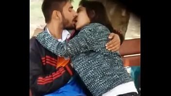 Pareja Atrapada Bes Ndose En El Parque Xvideos
