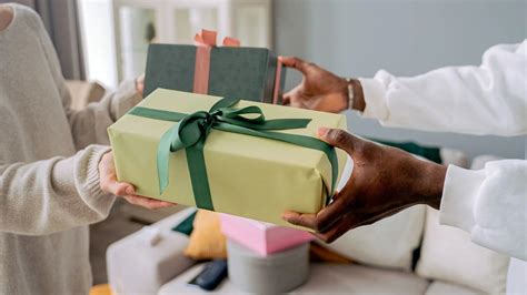 O Que Significa Presentes - O Significado de Ganhar e Dar Presentes: Celebrando o Espírito Generos ...