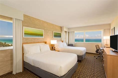 Holiday Inn Miami Beach-Oceanfront: Pool & Spa Day Pass Miami | ResortPass