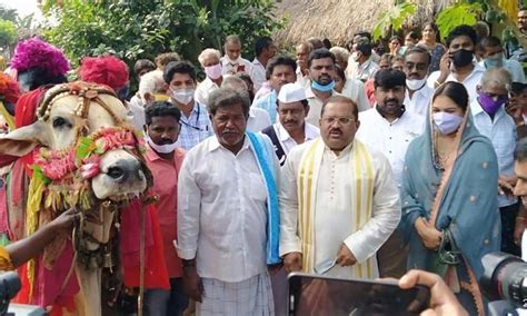 Krishna district Collector Md Imtiaz celebrates Sankranti with farmer's ...