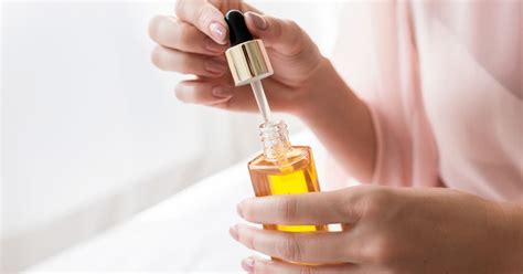 What Is Caprylyl Glycol? (Plus Top Benefits and Uses for Skin) - Dr. Axe