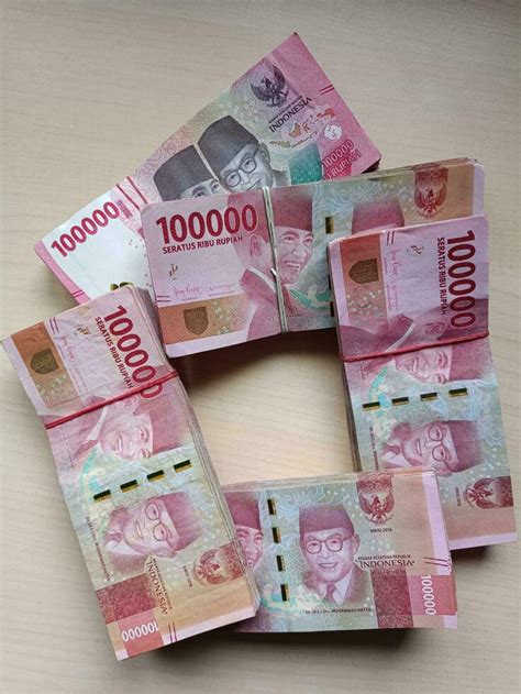 pile   thousand rupiah denominations  stock photo  vecteezy