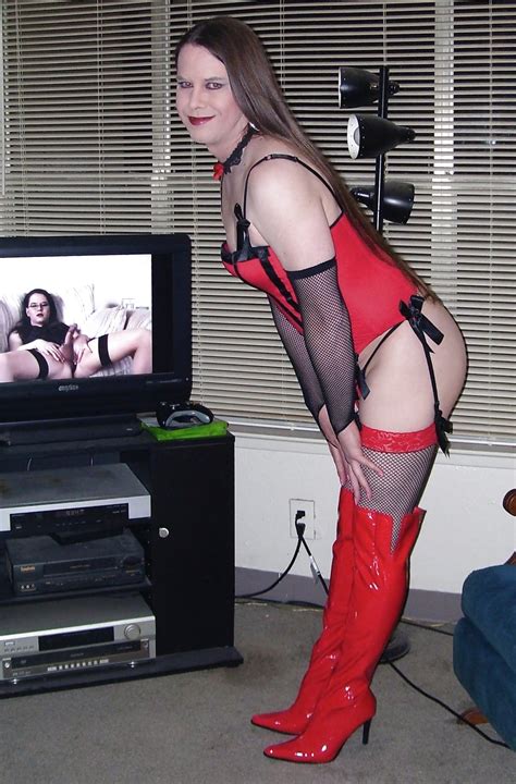 Joanie Red And Black Hot Topic Bustier Pics Xhamster