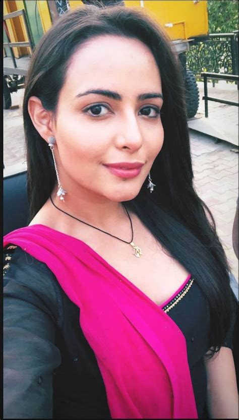 Aanchal Munjal Hot Photos Gallery View Pics