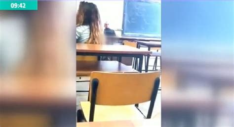 Profesor De Religie Si Preot Surprins In Timp Ce Se Masturba La Ora